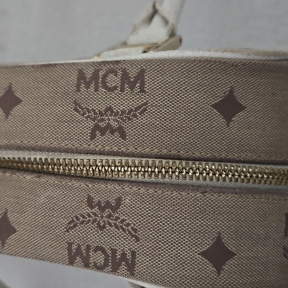Pre Loved MCM Vintage White and Gold Handbag - Picture 10 of 14